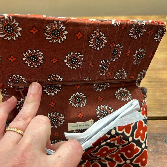 New Vera Bradley Floral Burnt Orange and Black Phone Wristlet in Moorish. - Picture 4 of 8